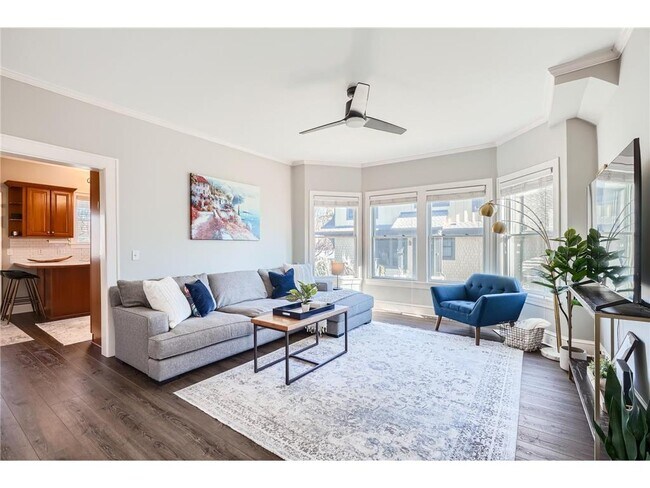 Photo - 1045 Lake St E