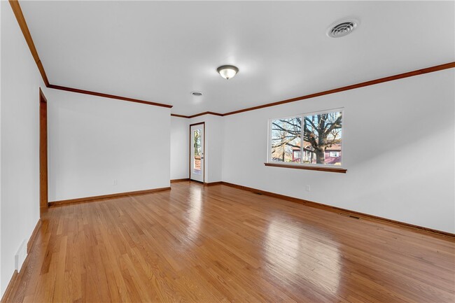 Photo - 515 W Holly St