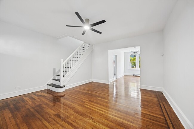 Photo - 5818 Addison St