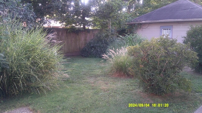 Photo - 921 W 8th St Unit A