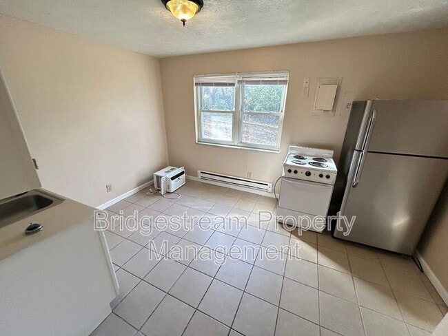 Photo - 1901 Hazel Ave