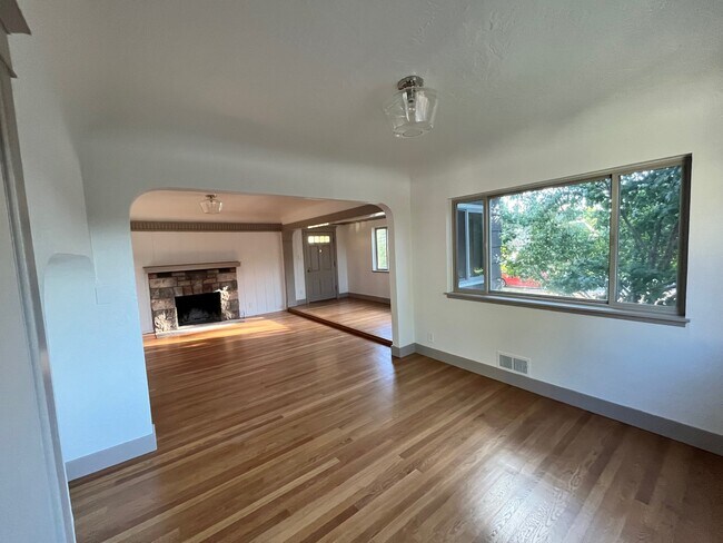 Photo - 1039 Humboldt St