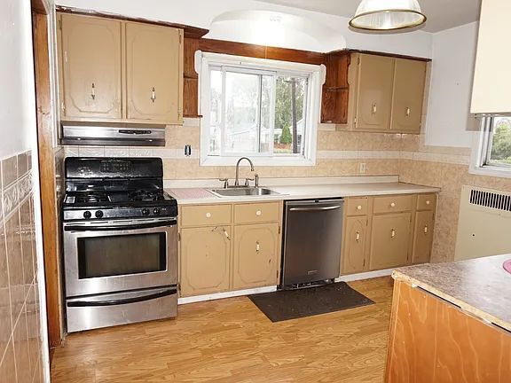 Photo - 34 Warsaw St