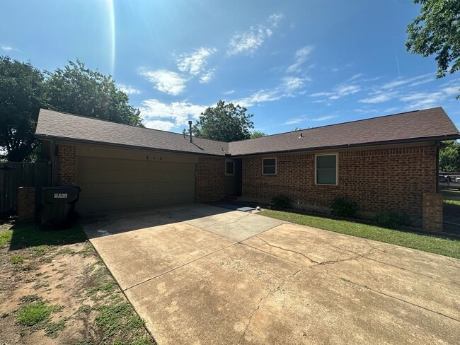 Photo - 312 S Avery Dr