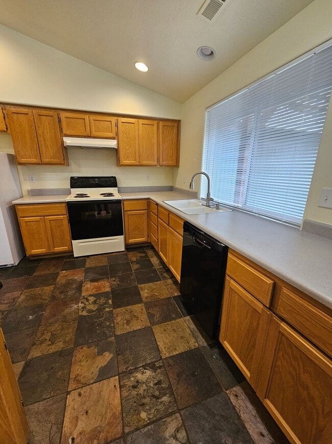 Photo - Lovely Central Point Home in Convenient Location