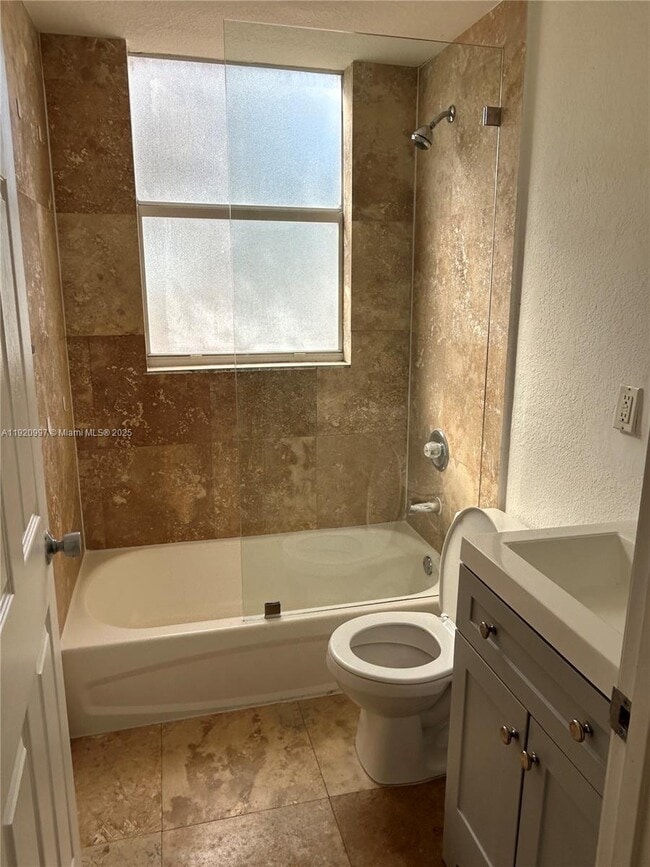 Photo - 953 SW 10th St Unit 11