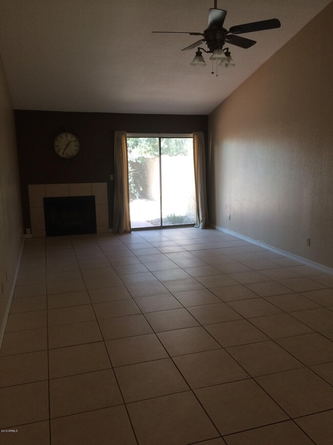 Photo - 304 E Bluebell Ln