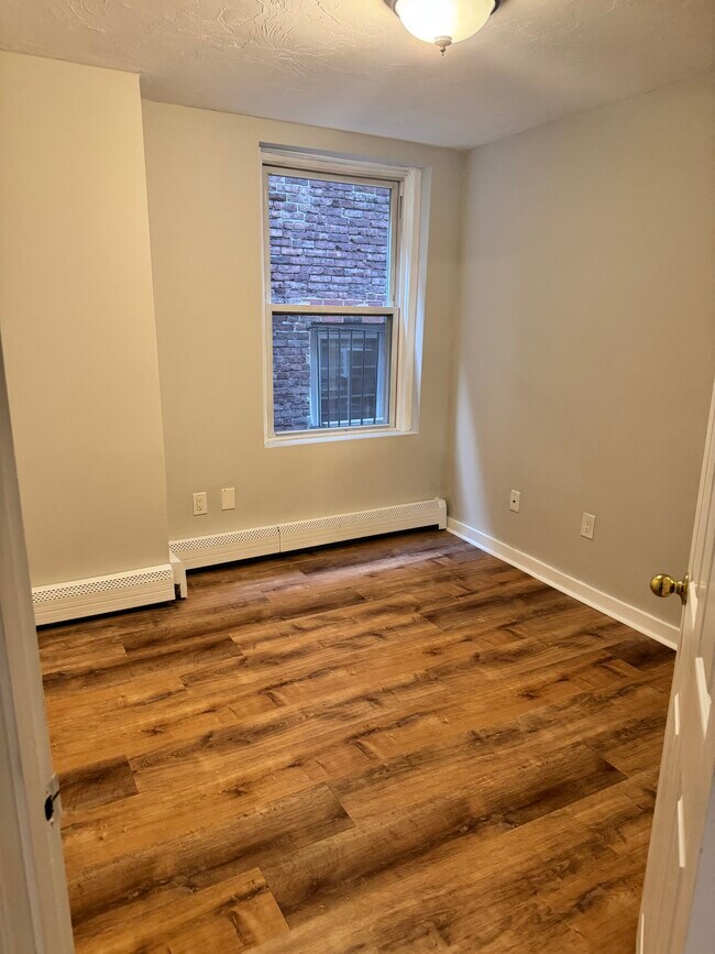 Building Photo - 25 Fleet St Unit #23