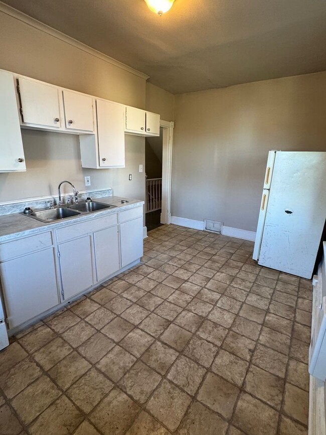 Photo - 556 Salem Ave Unit 2F