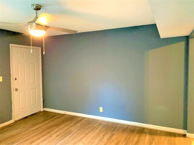 Photo - 1031 Curran St NW