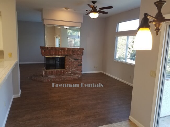 Photo - 105 Kilcairn Ct