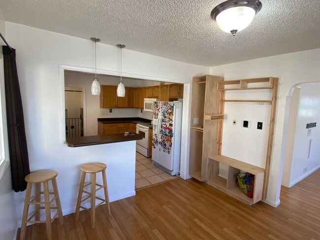 Photo - 160 E Leslie Ave