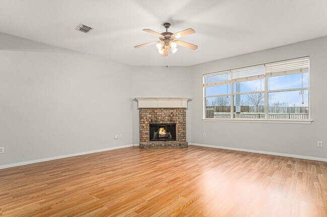 Photo - Brick, 3-2-2 in Little Elm