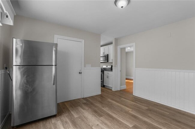 Photo - 196 Wardlaw Ave
