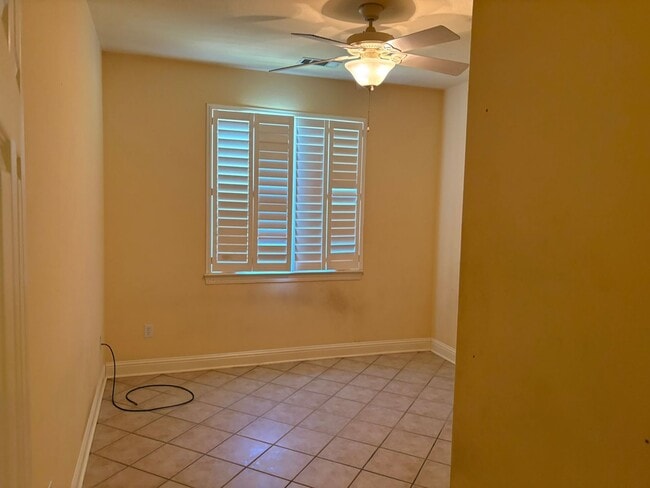 Photo - 587 Castenda Dr