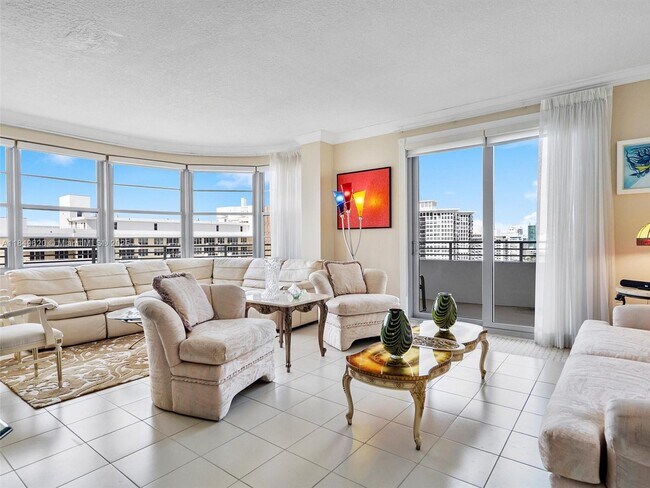 Building Photo - 5555 Collins Ave Unit 17S Rental