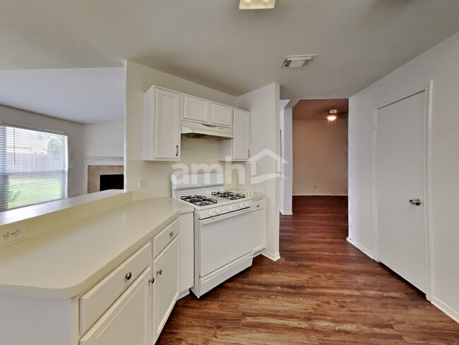 Photo - 2114 English Green Way