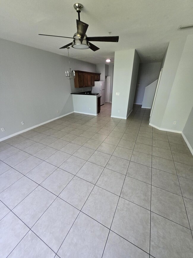 999 Pipers Cay Dr