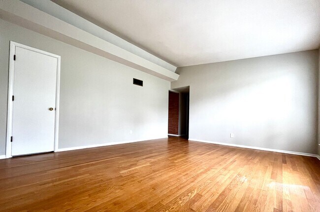 Photo - 880 Gladiola Dr