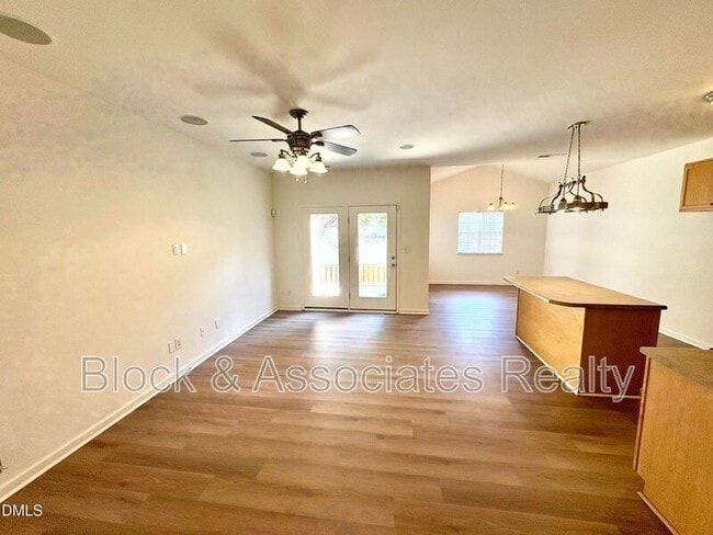 Photo - 255 Plaza Dr