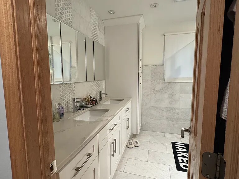 Photo - 64-18 Perry Ave Unidad 1