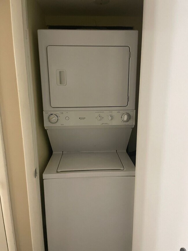 5952 E 33rd Ct Unit 5952