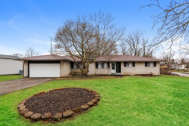 Gorgeous Brick 3-Bedroom Home - Gorgeous Brick 3-Bedroom Home