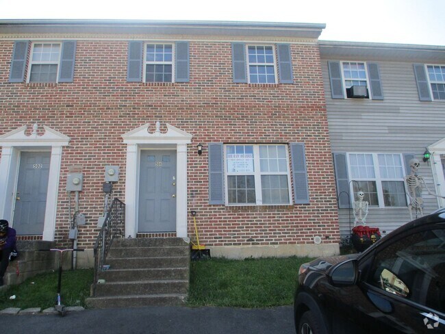 Building Photo - Economical 3BR Townhome - Northampton Scho...