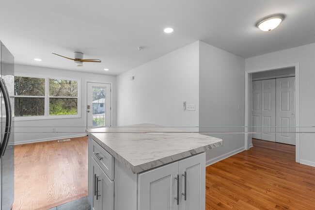 Photo - 4915 Darlington Dr