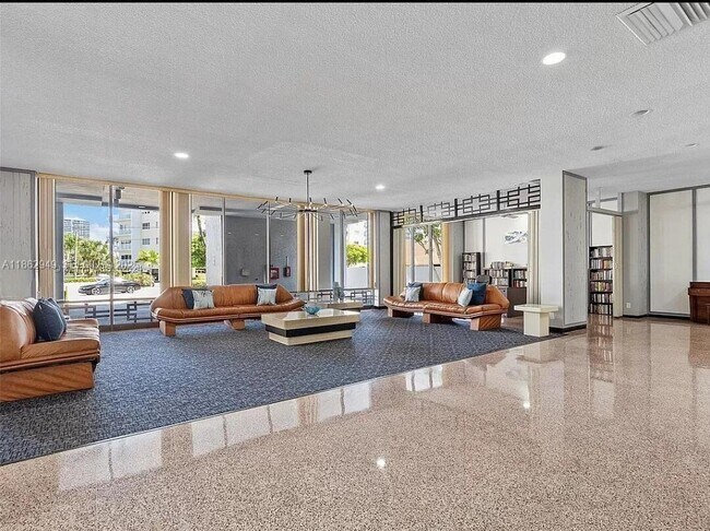 Photo - 137 Golden Isles Dr Unidad 1610