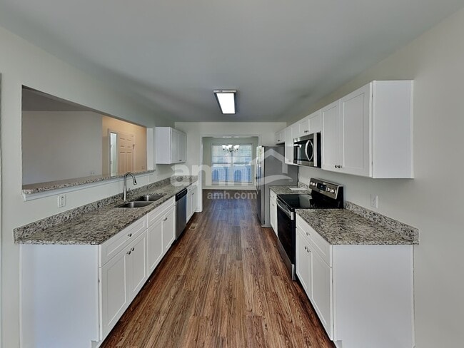 Photo - 204 Bates Ct