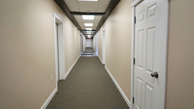 Photo - 5202 49 St
