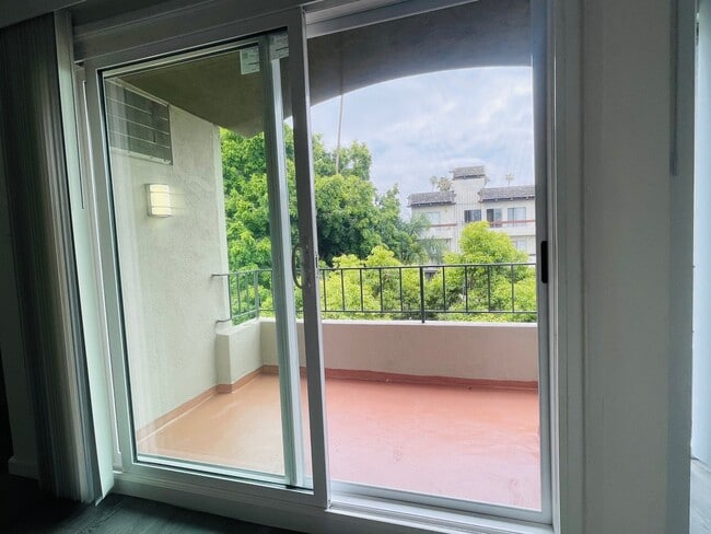 Puertas correderas mejoradas - St. Andrews Place Apartments