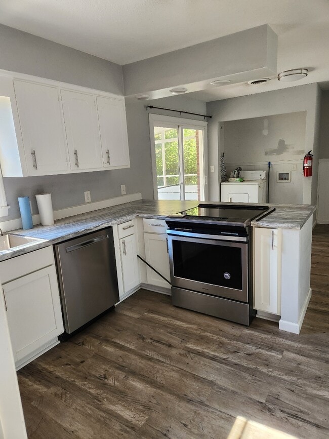 Photo - 4906 Lord Byron Rd