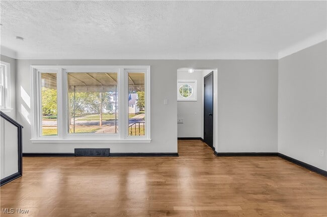 Photo - 24330 Glenforest Rd