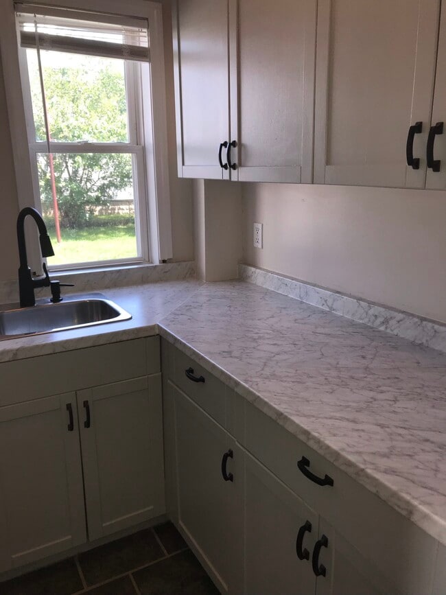 Kitchen - 347 Woonasquatucket Ave Unit 1