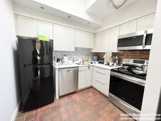 Photo - 71 Gainsborough St Apartments Unit 301