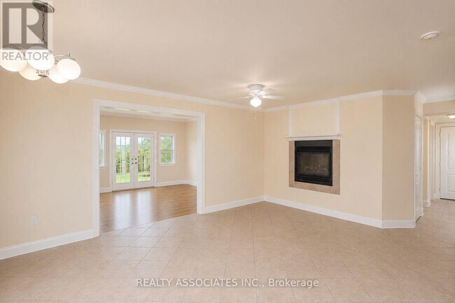 Photo - 374 Irene Dr