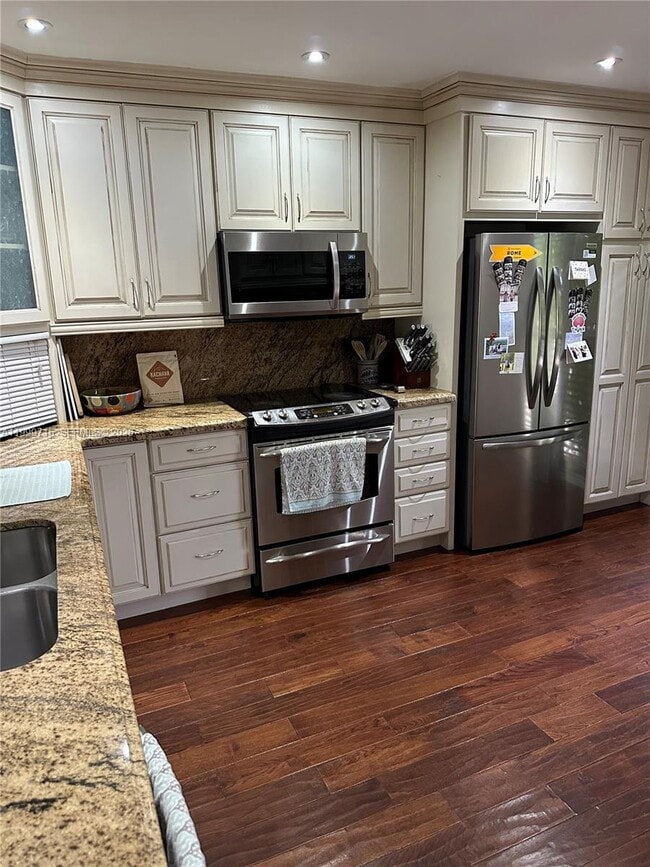 Photo - 925 NE 26th Ave