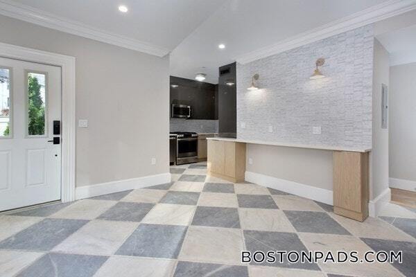 Photo - 15 Lanark Rd Unit 2