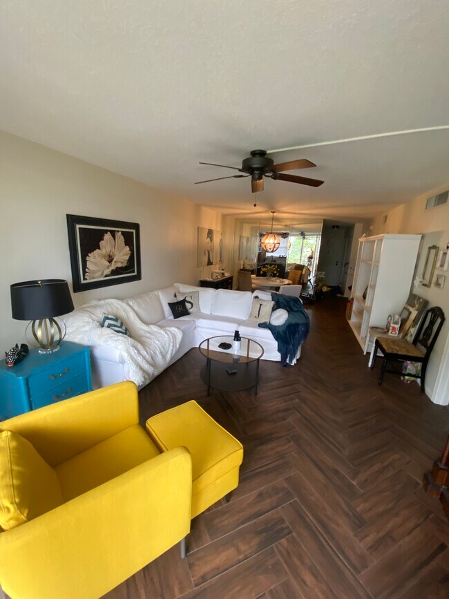 Photo - 2004 S Federal Hwy Unidad D102