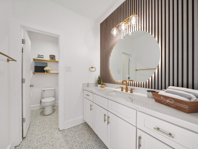 Photo - 907 Hartman St