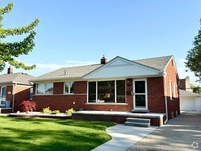 Building Photo - 17104 Englewood Ave Rental