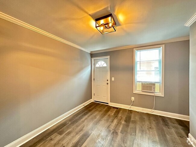 Building Photo - 5214N Lakeview Ave Rental