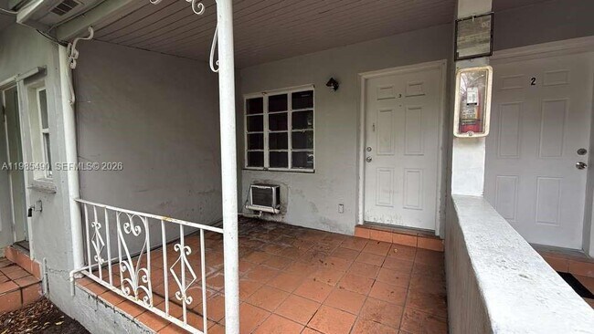 Building Photo - 1751 NW 29th St Unit 3