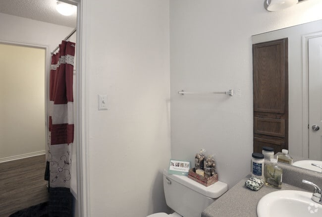 2Bd/1 Bath