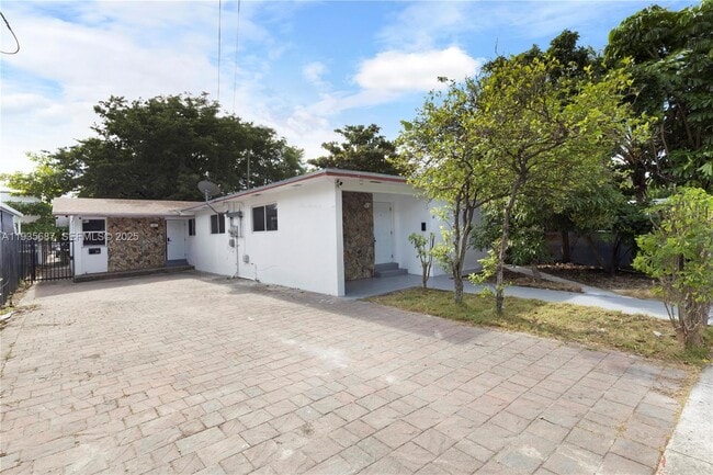 Building Photo - 26 NW 34th Terrace Unit 26