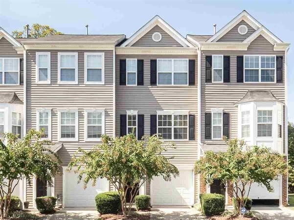 Building Photo - Lovely townhouse in fantastic Durham locat...