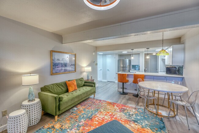 Photo - 207 Hi Cir N