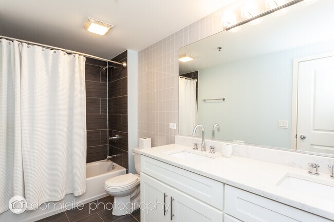 50 E 16th St Unidad 2 bed corner unit in south loop